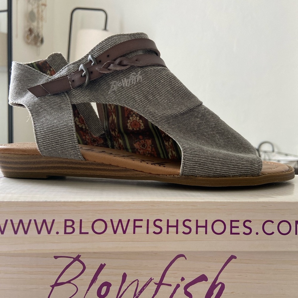 Blowfish Women's Tan and Brown Sandals - Picture 2 of 3